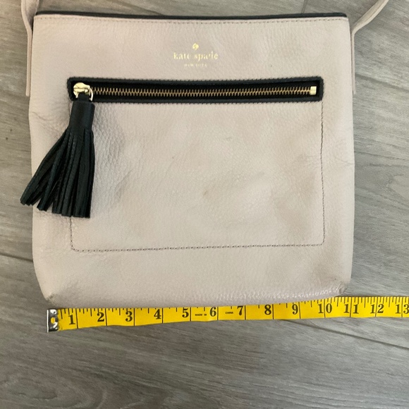 Kate Spade Crossbody Bag Tan with Black Tassel - Picture 8 of 12
